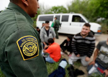 EE.UU. detuvo a más de 2.7 millones de migrantes en un año