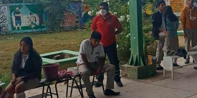 Se intoxican 30 alumnos en secundaria de iguala con gas pimienta