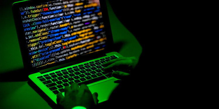 FGR va contra exfuncionarios por compra y uso de ‘Pegasus’ contra periodistas