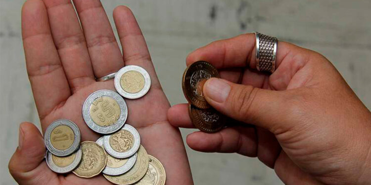 Pobreza en México no disminuye en 20 años: bajos salarios, la causa