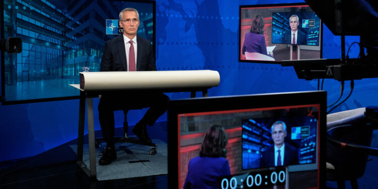 Stoltenberg: Ucrania “un día será miembro de la OTAN”, pero la prioridad es la guerra