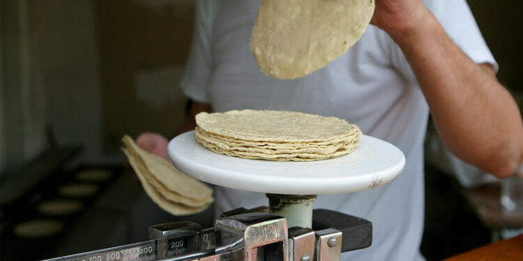 Cuidado: Inflación crea mercado negro ¡de tortillas!