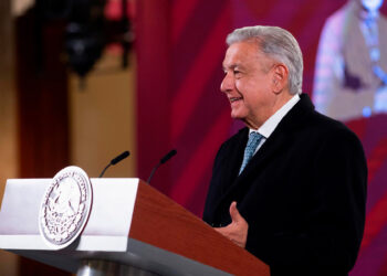 AMLO va con “Plan B” de su reforma electoral para hacer recortes al INE