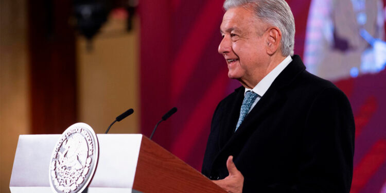 AMLO va con “Plan B” de su reforma electoral para hacer recortes al INE