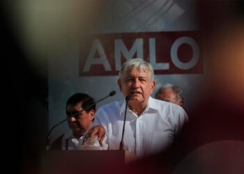 Diputados buscan recortar presupuesto 2023 a INE y aumentar a pensiones de AMLO