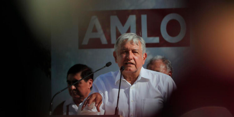 Diputados buscan recortar presupuesto 2023 a INE y aumentar a pensiones de AMLO