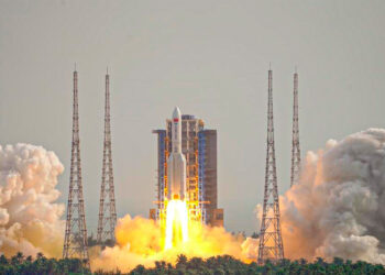 China lanza con éxito la parte final de su estación espacial