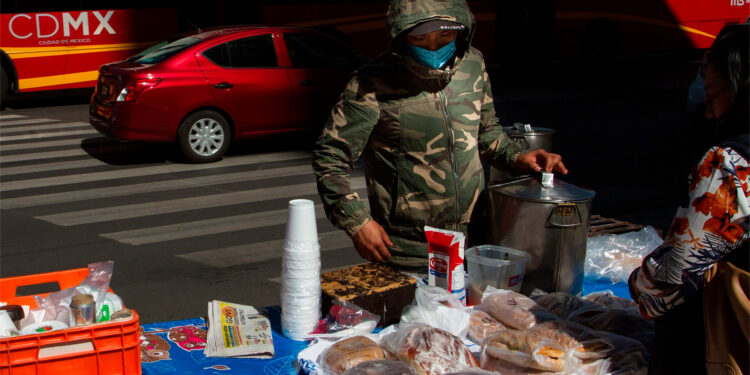 México suma cuatro meses con casos de Covid a la baja