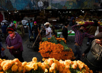 Mexicanos viven el Día de Muertos más caro en 22 años