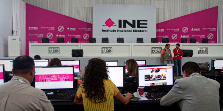 INE rechaza medida cautelar contra promoción a la marcha de AMLO