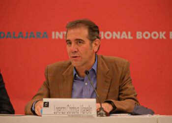 Arremete AMLO contra el INE y sus adversarios: “Rateros, clasistas, racistas”