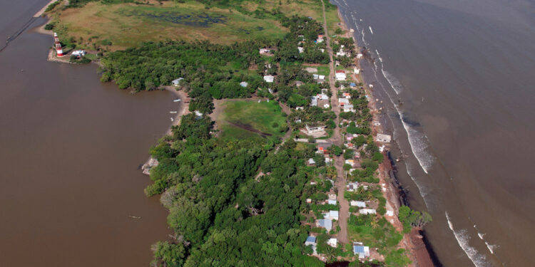 Crisis climática deja sin hogar a familias en Tabasco: viven olvidados por el gobierno
