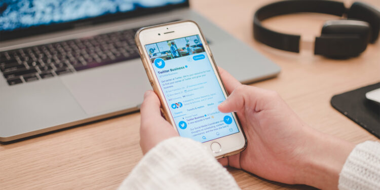 Apple amenaza con eliminar Twitter de App Store