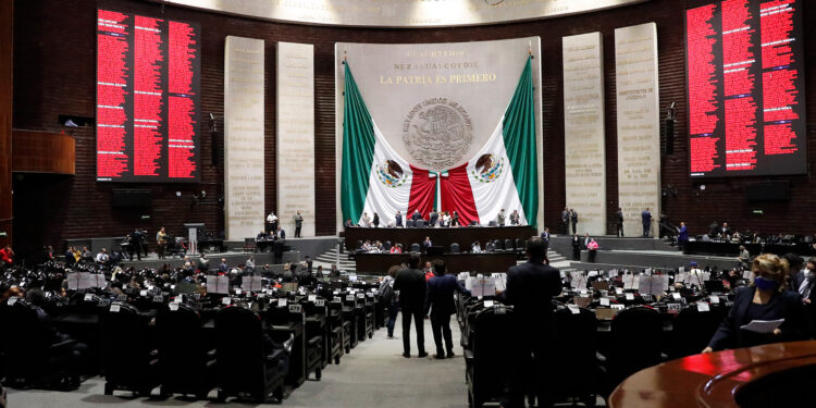 Diputados reciben ‘Plan B’ de Reforma Electoral de AMLO