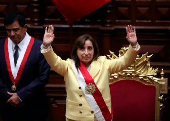 Presidenta de Perú convoca a elecciones anticipadas para 2024