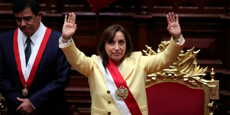 Presidenta de Perú convoca a elecciones anticipadas para 2024