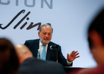 Impuesto del 5% a riqueza de Slim podría generar el pago de 250 mil maestros