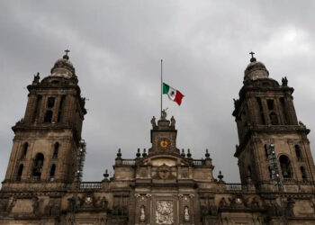 Hallan cajas con reliquias en cúpula de la Catedral Metropolitana de CDMX