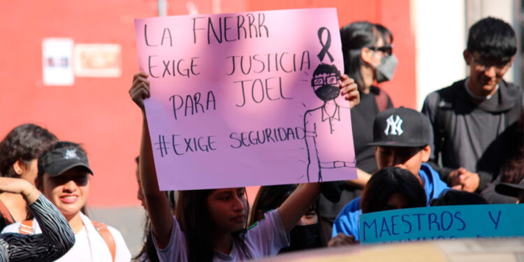 Indigna a comunidad estudiantil veracruzana asesinato de Joel Carrera: salen a protestar en las calles