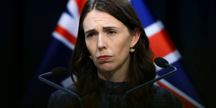 Dimite la primera ministra de Nueva Zelanda