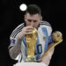 Messi afirma que le “hubiese gustado” recibir la copa de manos de Maradona