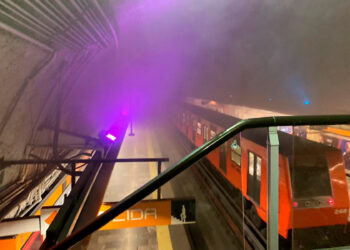Humo por corto circuito en estación Barranca del Muerto de L7 intoxica a usuarios