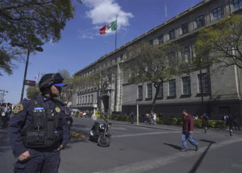 Plagio de Yasmín Esquivel pone a prueba credibilidad de SCJN y UNAM: AP