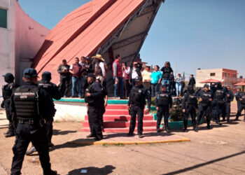 Xóchitl Flores utiliza a la policía municipal para despojar a vecinos de plaza pública