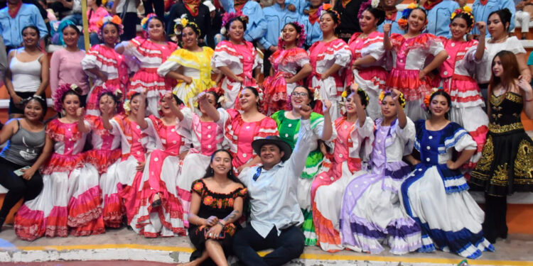 Tecomatlán abre sus puertas a artistas de Chimalhuacán