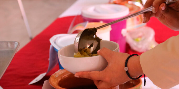 Más de 40 mujeres rescatan tradición del Chilate de Cuahuayote