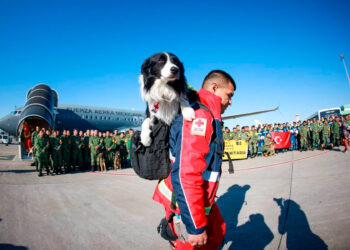 ¡Viva México! Rescatistas mexicanos llegan a Turquía para ayudar tras sismos
