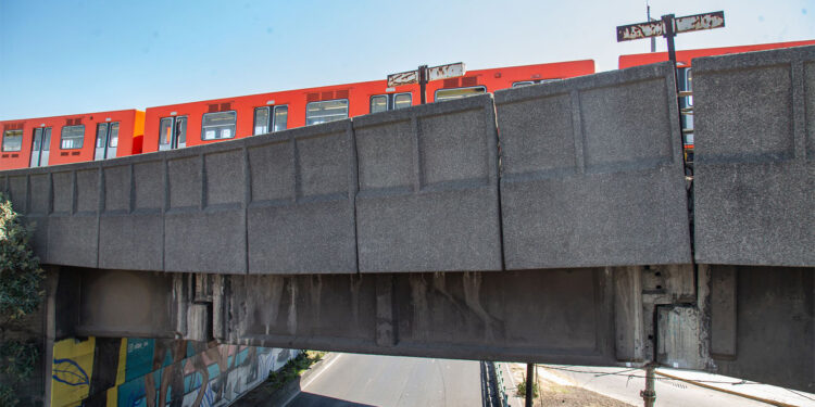 Tramo elevado de Línea 9 del Metro está en “riesgo” de colapso, revela EL PAÍS