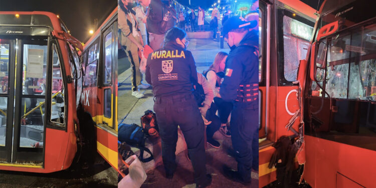 Chocan dos unidades de Metrobús en Reforma; hay 9 heridos