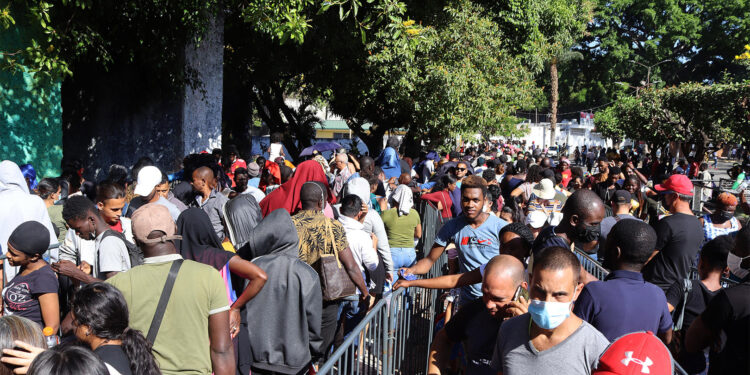 Cada mes, 90,000 migrantes cruzan la frontera sur de México