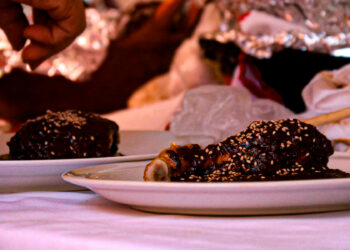 ¡Sigue la tradición del mole poblano en Teco!