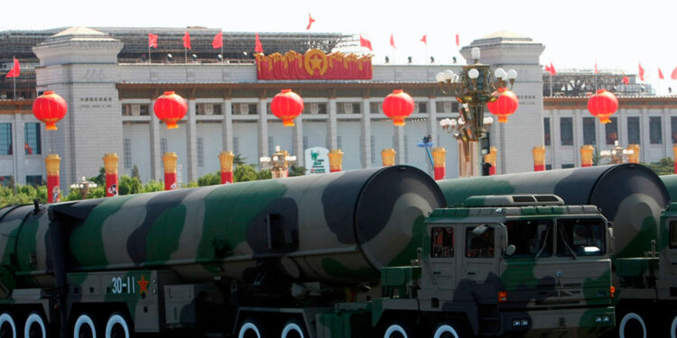 Xi Jinping aprueba triplicar ojivas nucleares de China para 2035