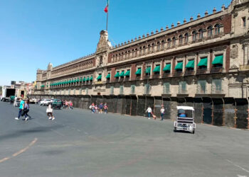 Blindan Palacio Nacional por marcha en defensa del INE