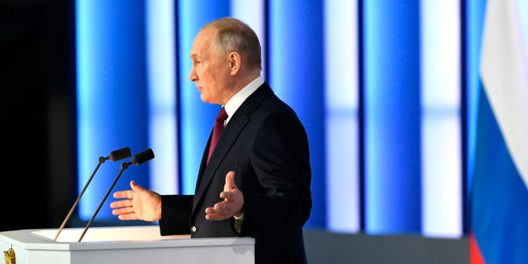 Putin suspende participación de Rusia en último tratado de armas estratégicas