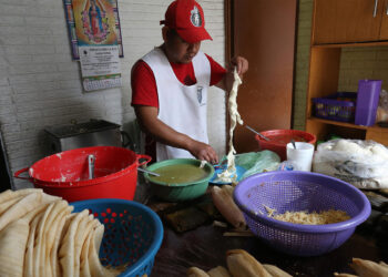 Tamaleros mexicanos se preparan para un aumento de ventas por la Candelaria