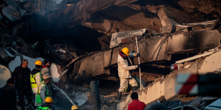 Número de muertos por terremotos en Turquía y Siria supera los 23,250