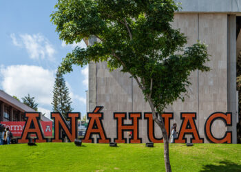 Universidad Anáhuac no ejercerá acción contra Yasmín Esquivel por plagio de tesis de doctorado