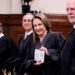 171 académicos piden la renuncia de Yasmín Esquivel por plagio de tesis de licenciatura y doctorado