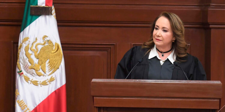 Tribunal elimina prohibición que impedía a la UNAM informar sobre plagio de tesis de Yasmín Esquivel