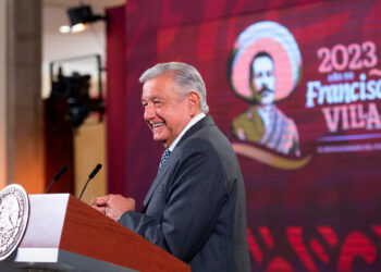 López Obrador critica restitución de Edmundo Jacobo en el INE