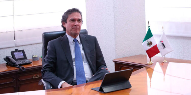 Primera derrota del “Plan B”: Regresa Edmundo Jacobo al INE