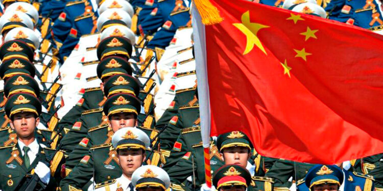 China aboga por reforzar la cooperación militar con Rusia