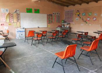 Ante la ineficiencia en educación, la farsa