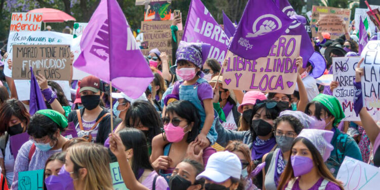 Día Internacional de la Mujer;  recordatorio para luchar por una mejor patria