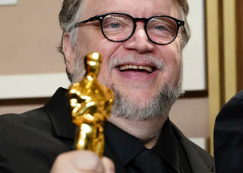 Guillermo del Toro gana el Oscar por mejor película animada con “Pinocho”