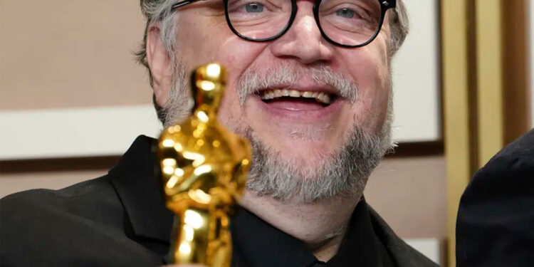 Guillermo del Toro gana el Oscar por mejor película animada con “Pinocho”